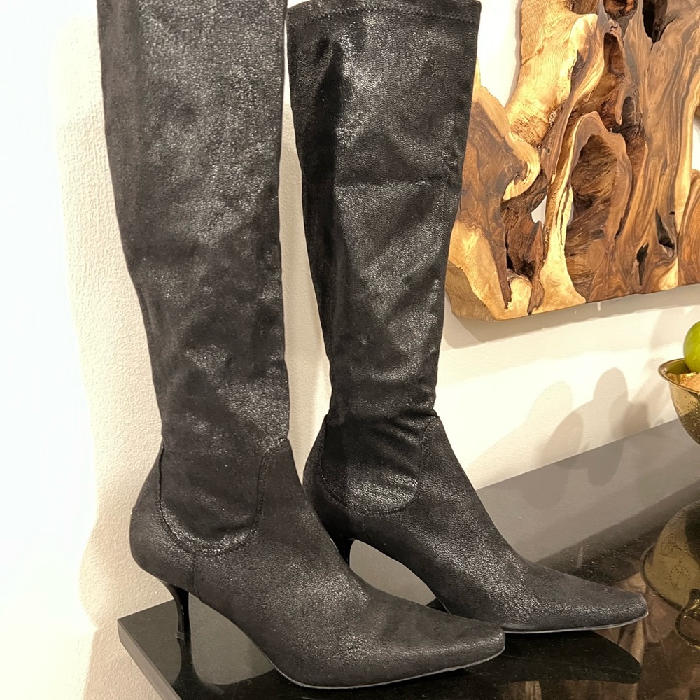 Donald Pliner Suede Boots